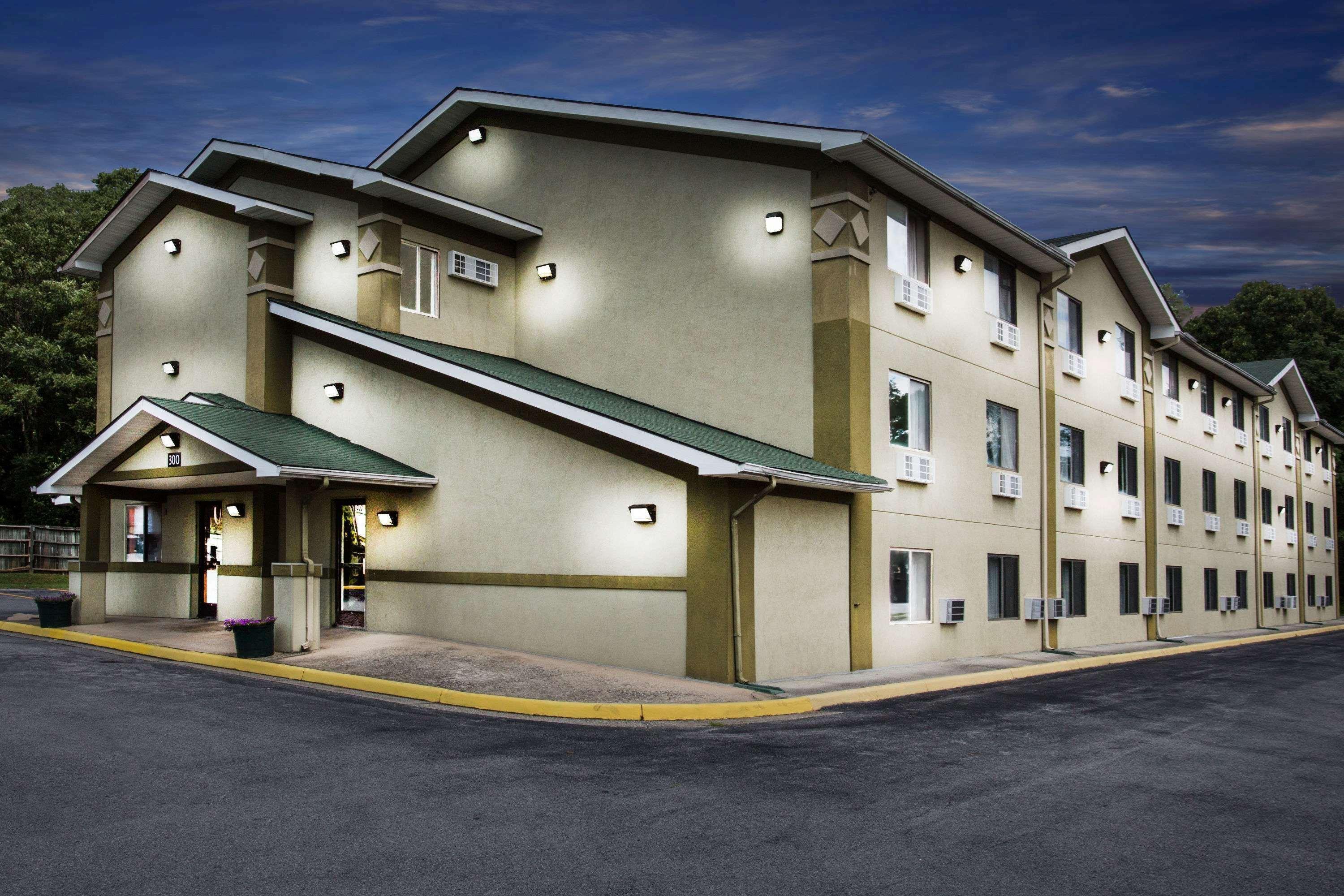 Super 8 By Wyndham Salem Va Motel Exterior photo